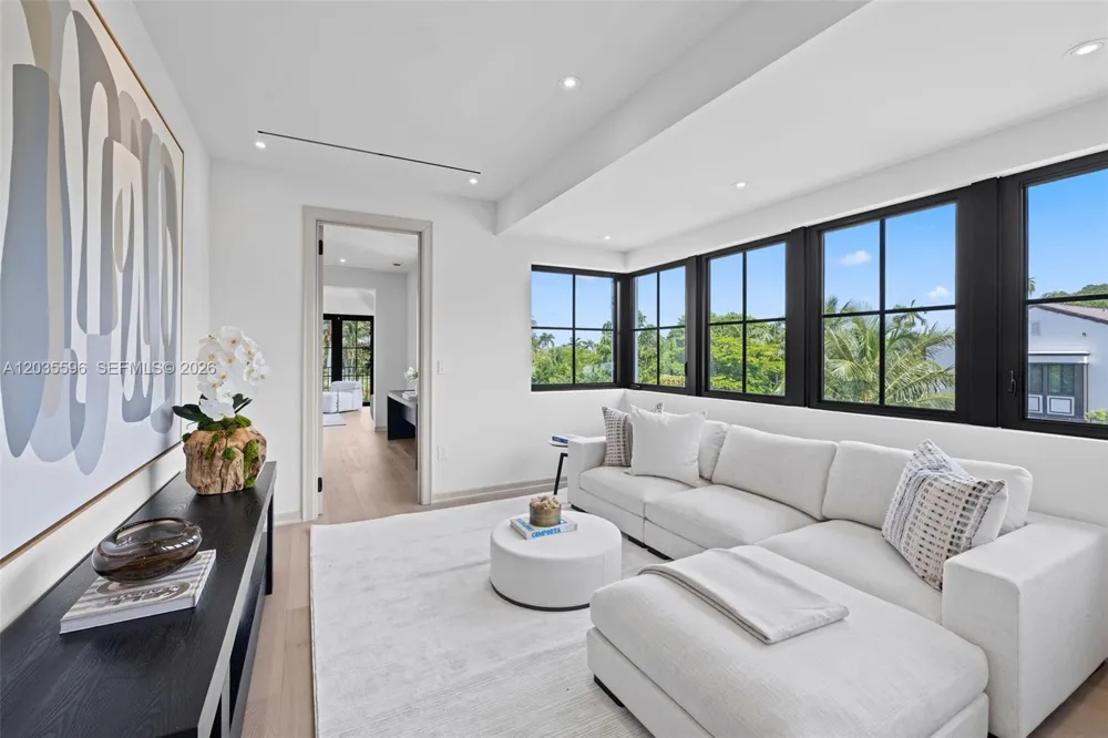 5262 La Gorce Dr Miami Beach, FL 33140