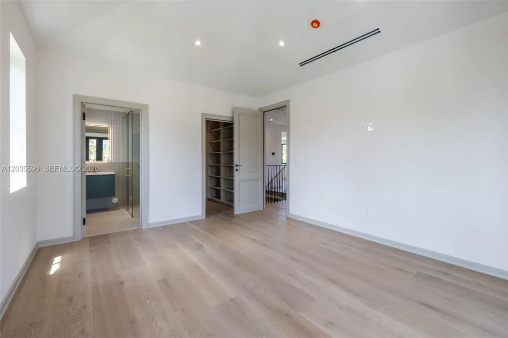 5262 La Gorce Dr Miami Beach, FL 33140