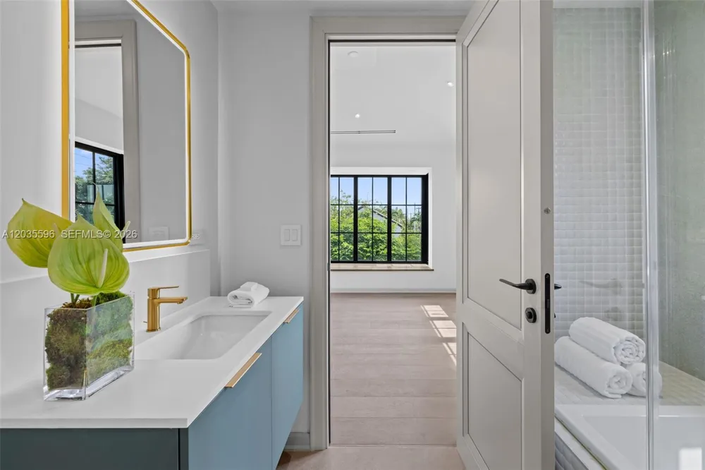 5262 La Gorce Dr Miami Beach, FL 33140