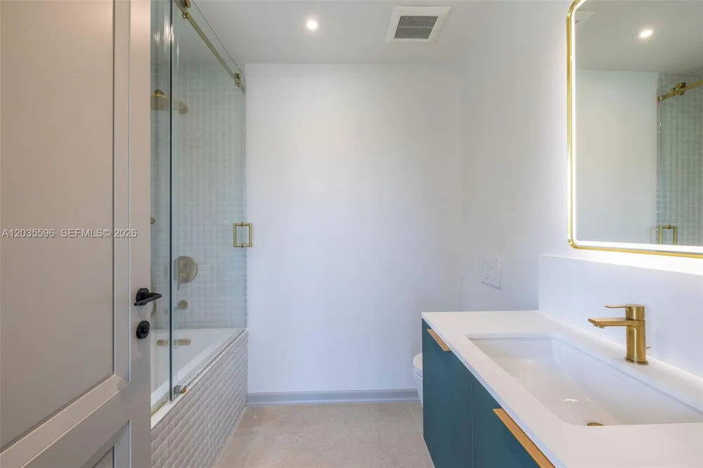 5262 La Gorce Dr Miami Beach, FL 33140