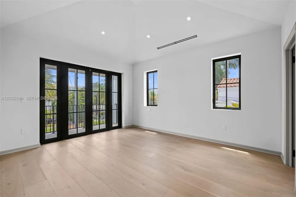 5262 La Gorce Dr Miami Beach, FL 33140