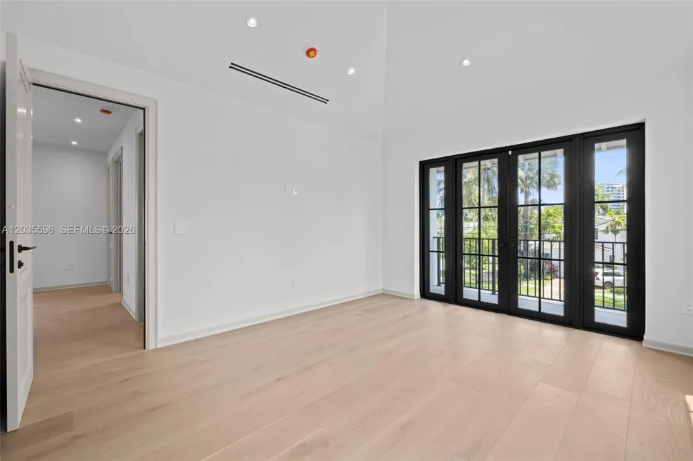 5262 La Gorce Dr Miami Beach, FL 33140