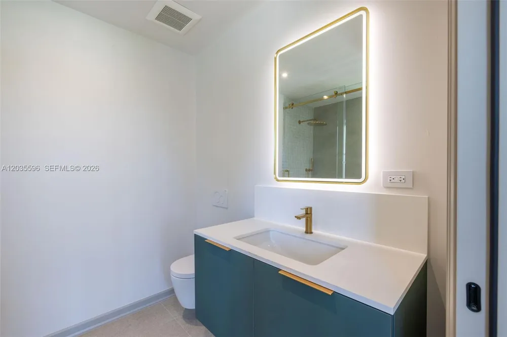 5262 La Gorce Dr Miami Beach, FL 33140