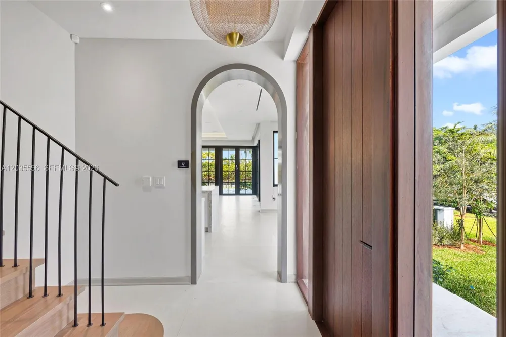 5262 La Gorce Dr Miami Beach, FL 33140