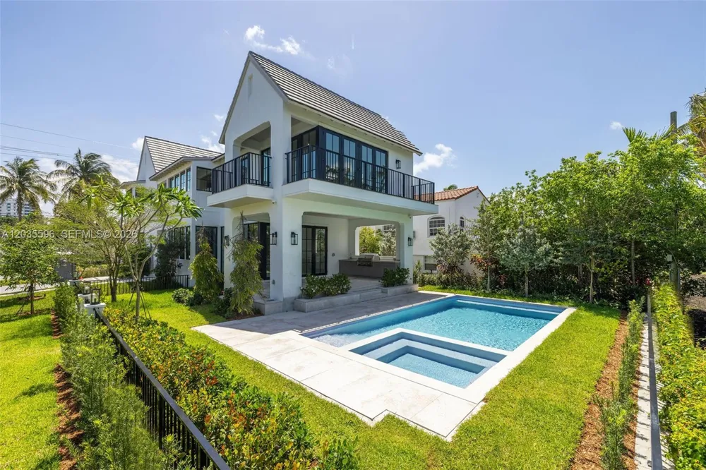 5262 La Gorce Dr Miami Beach, FL 33140