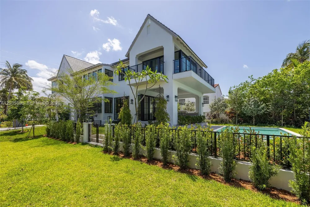 5262 La Gorce Dr Miami Beach, FL 33140
