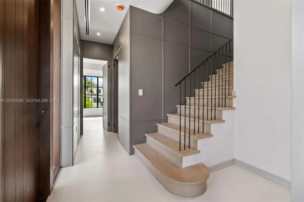 5262 La Gorce Dr Miami Beach, FL 33140