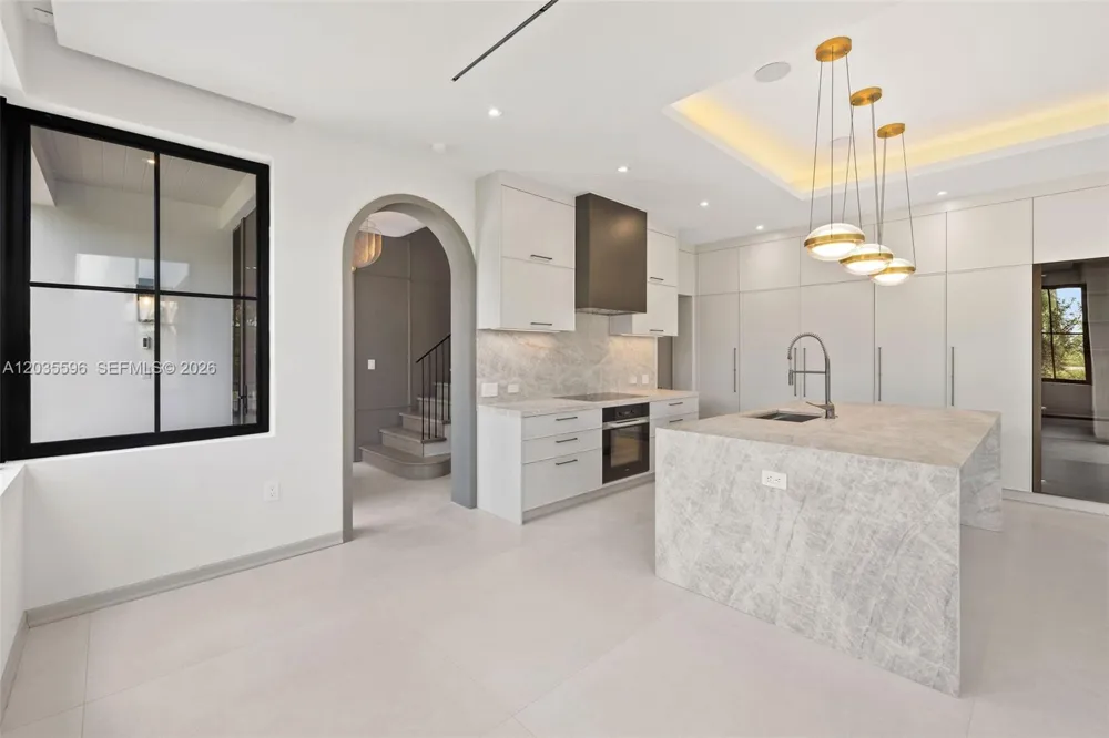 5262 La Gorce Dr Miami Beach, FL 33140