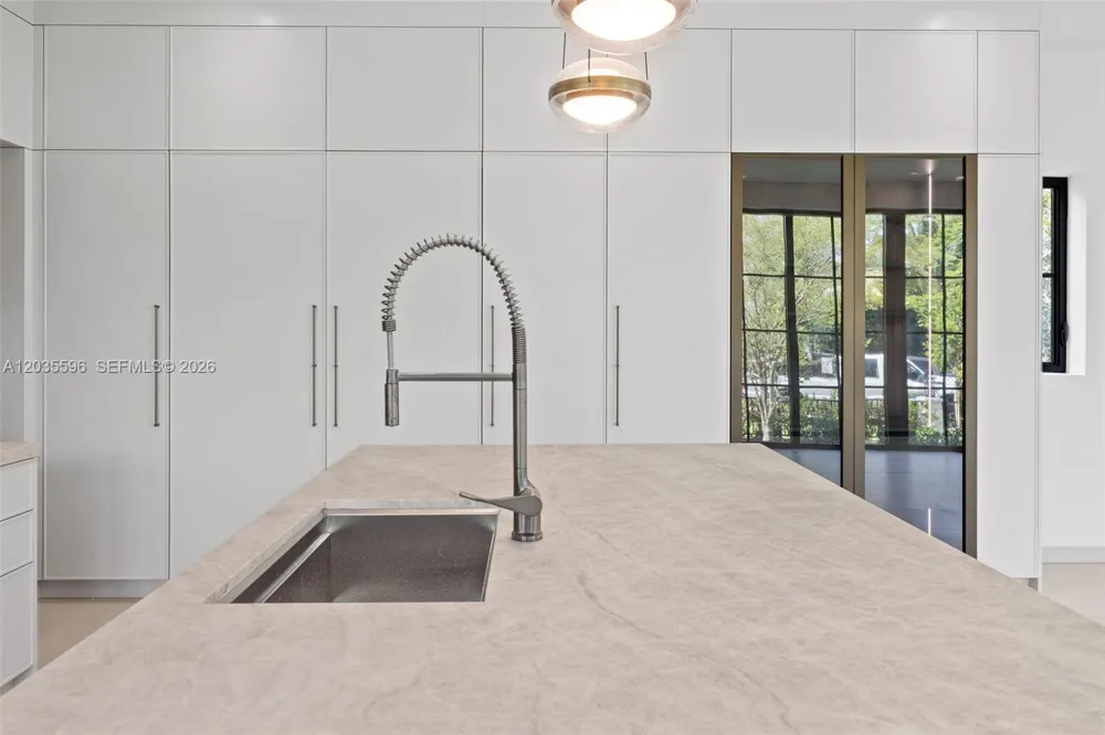 5262 La Gorce Dr Miami Beach, FL 33140