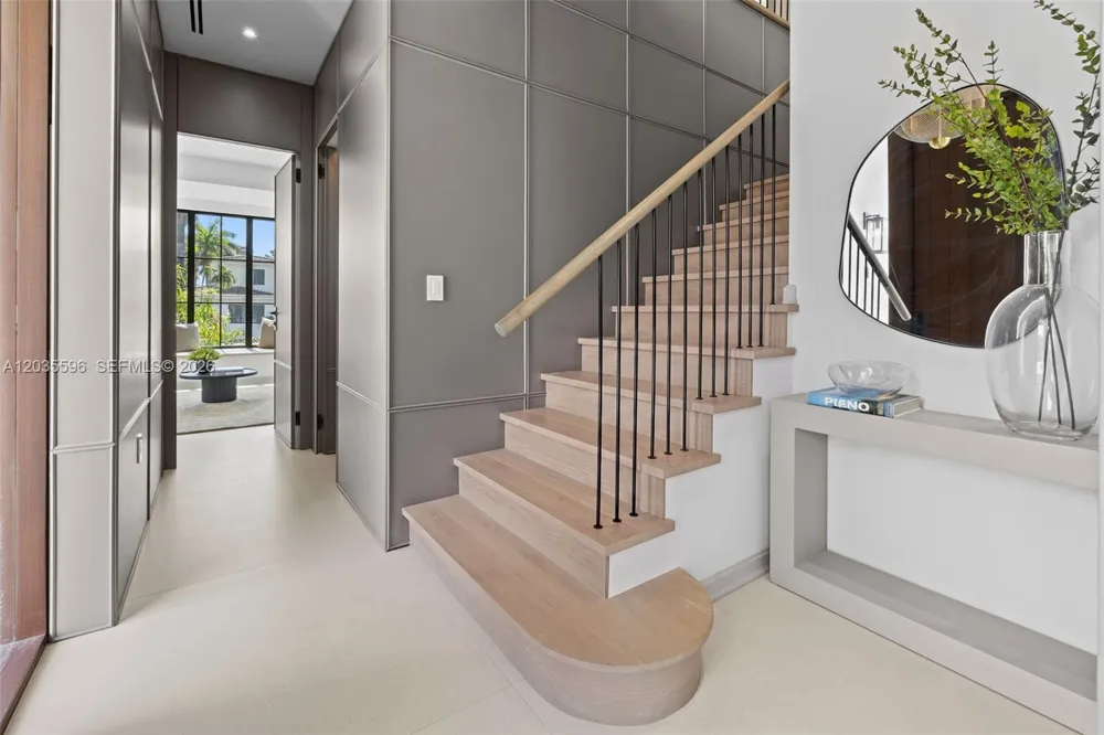 5262 La Gorce Dr Miami Beach, FL 33140