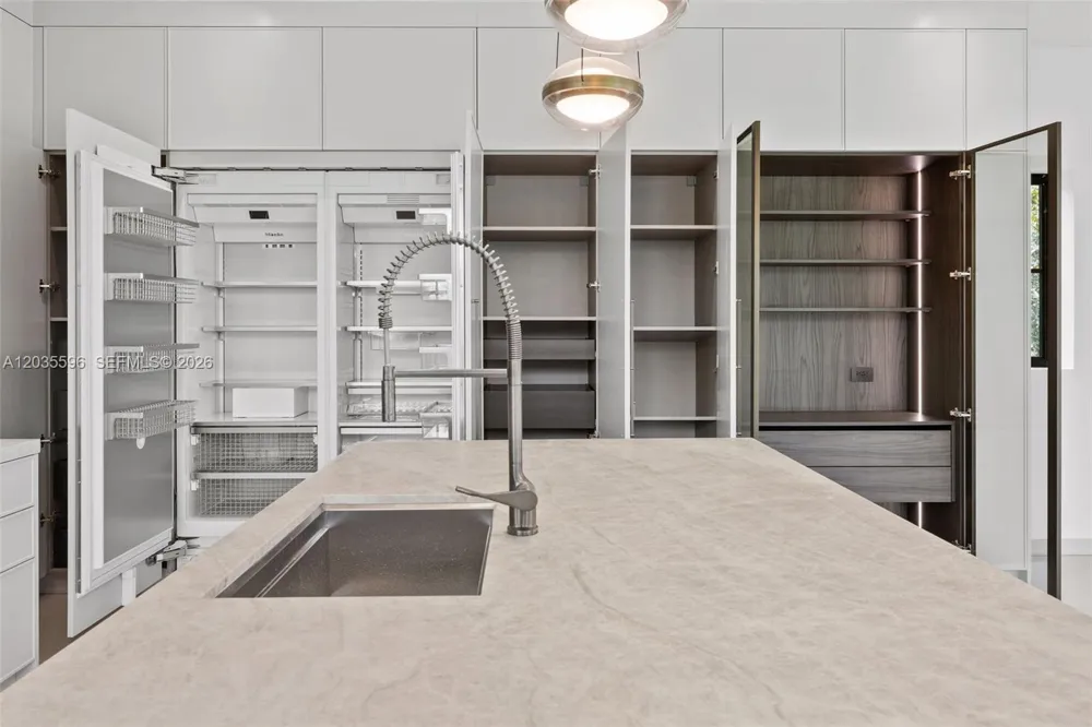 5262 La Gorce Dr Miami Beach, FL 33140