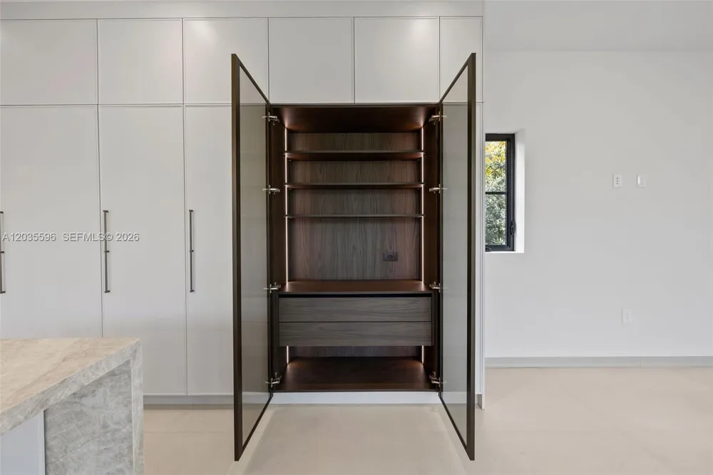 5262 La Gorce Dr Miami Beach, FL 33140