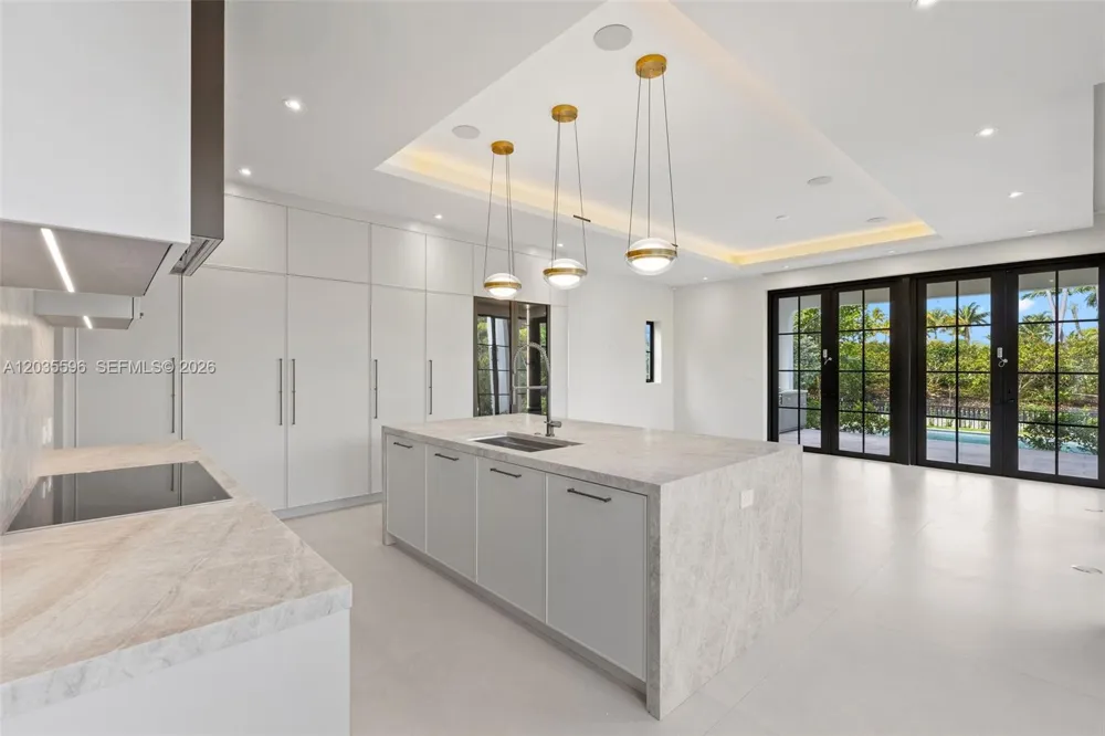 5262 La Gorce Dr Miami Beach, FL 33140