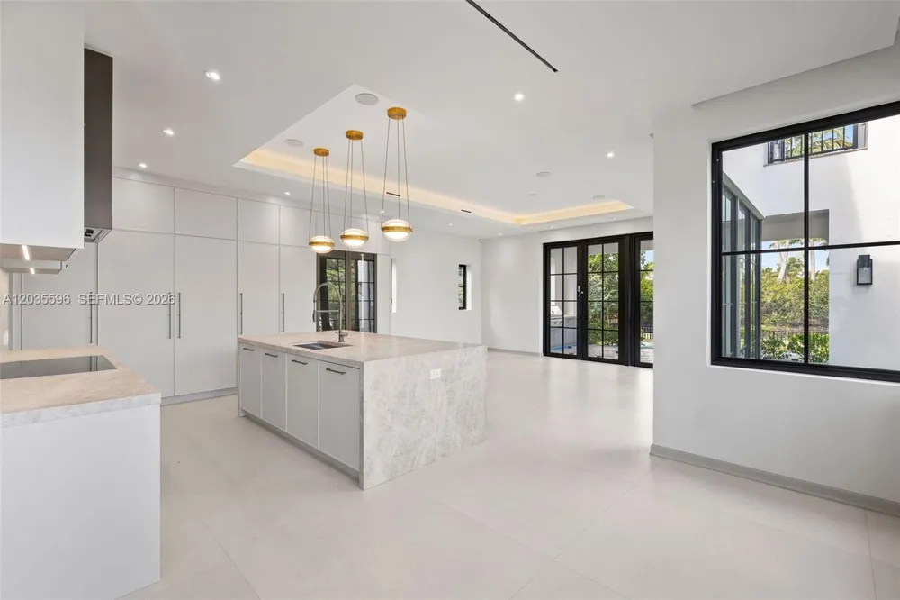 5262 La Gorce Dr Miami Beach, FL 33140