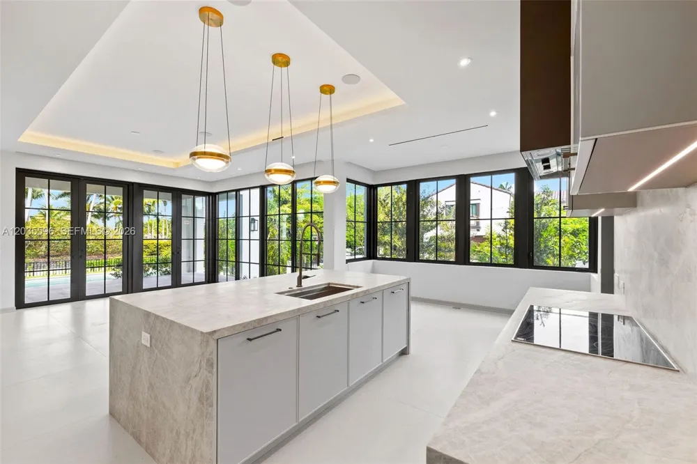 5262 La Gorce Dr Miami Beach, FL 33140
