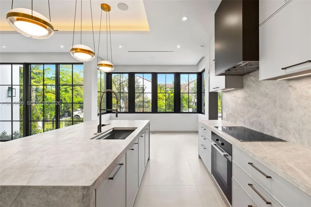 5262 La Gorce Dr Miami Beach, FL 33140