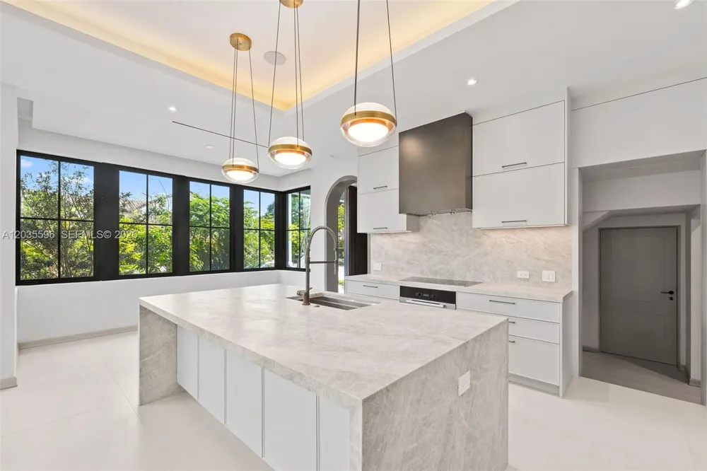 5262 La Gorce Dr Miami Beach, FL 33140