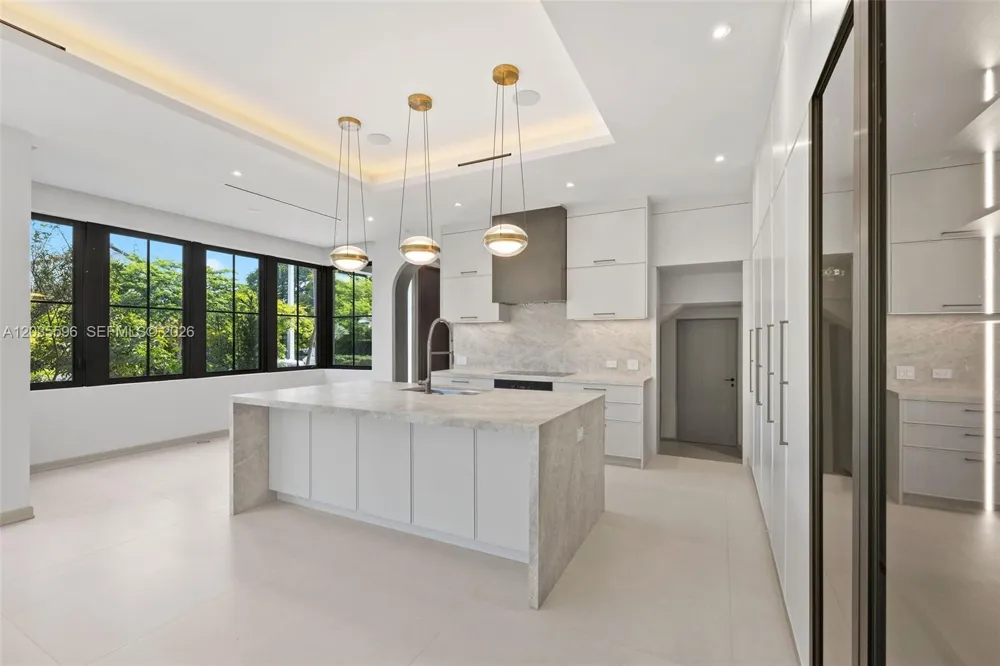 5262 La Gorce Dr Miami Beach, FL 33140