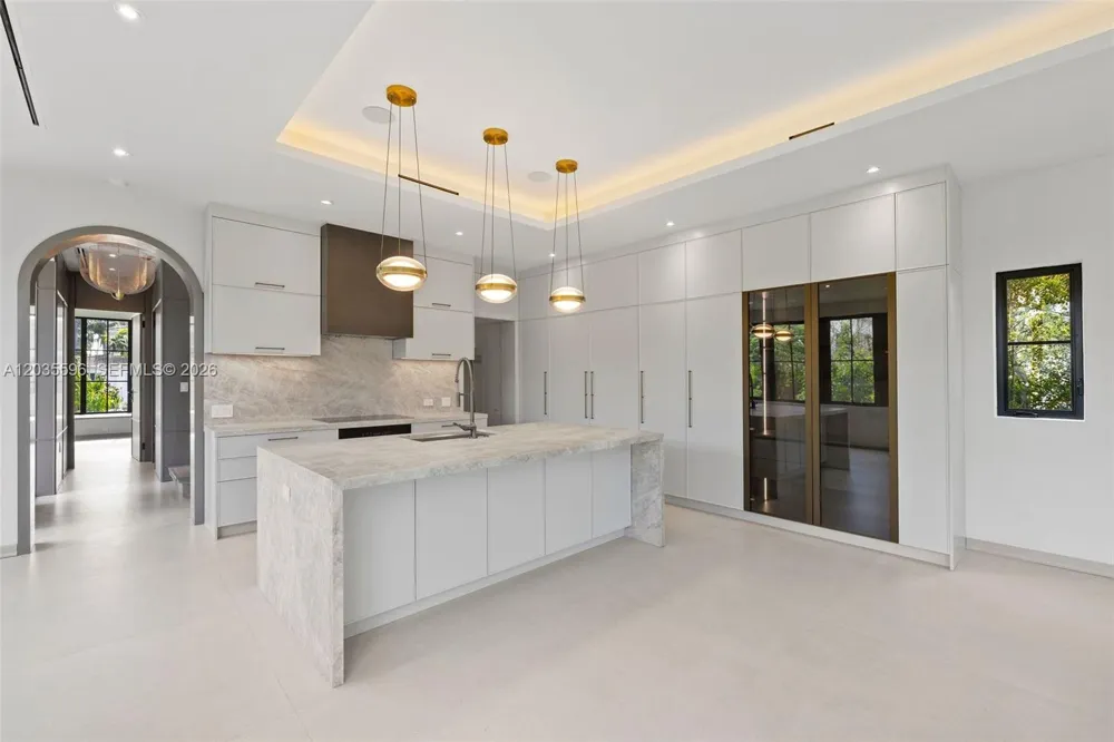 5262 La Gorce Dr Miami Beach, FL 33140