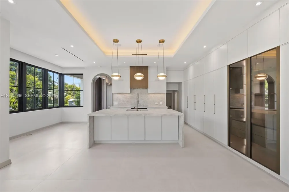 5262 La Gorce Dr Miami Beach, FL 33140