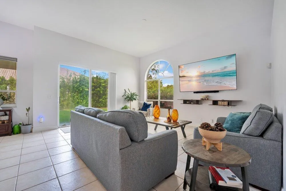 5005 NW 57th Terrace Coral Springs, FL 33067