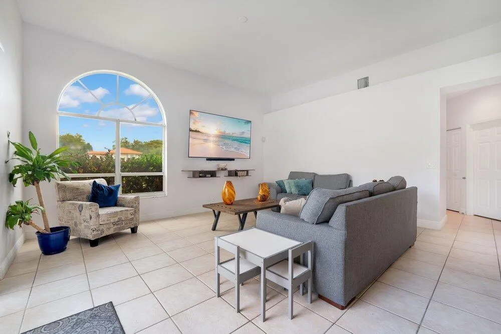 5005 NW 57th Terrace Coral Springs, FL 33067