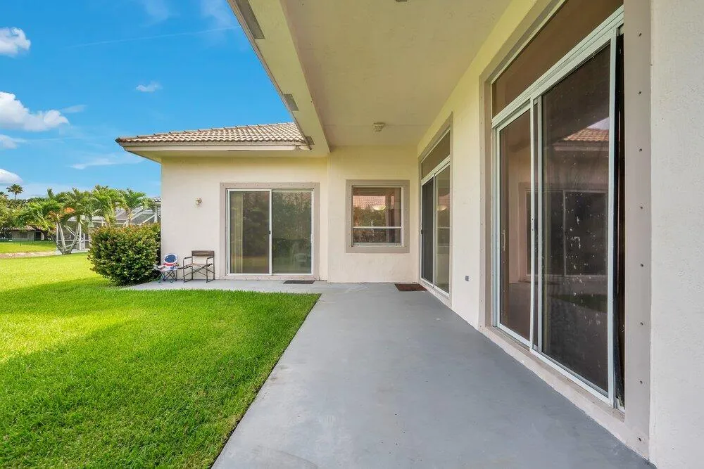 5005 NW 57th Terrace Coral Springs, FL 33067