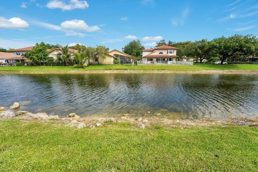 5005 NW 57th Terrace Coral Springs, FL 33067