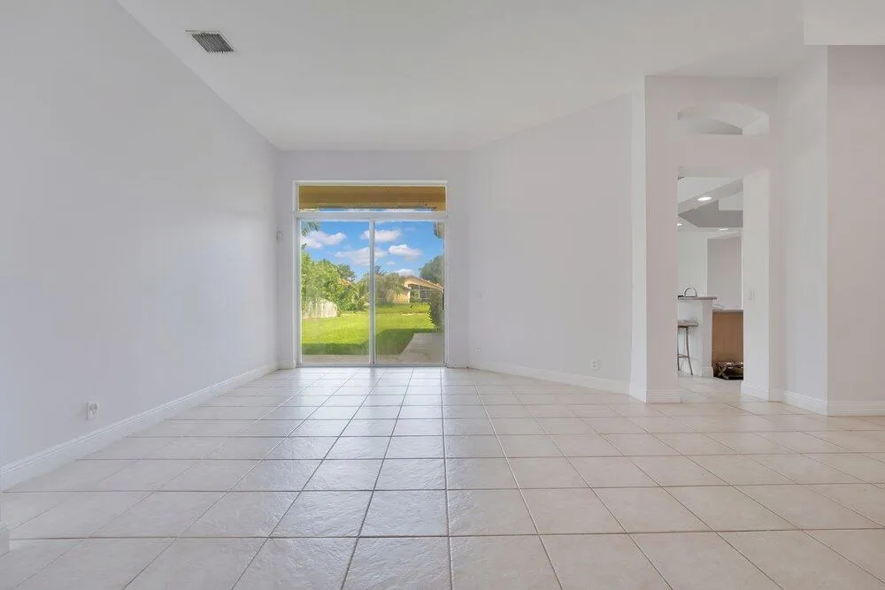5005 NW 57th Terrace Coral Springs, FL 33067