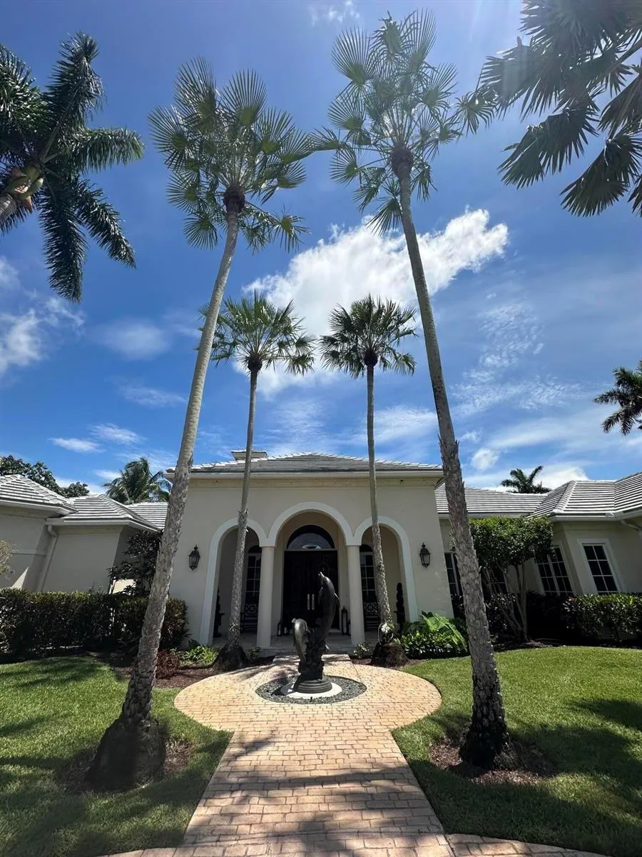 645 Atlantis Estates Way Atlantis, FL 33462