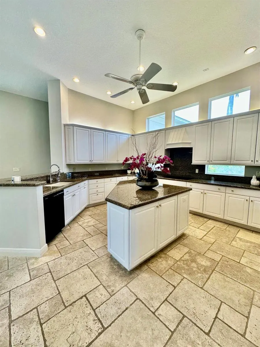 645 Atlantis Estates Way Atlantis, FL 33462