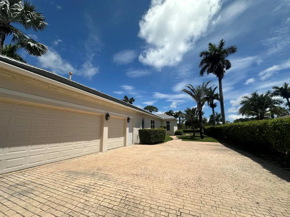 645 Atlantis Estates Way Atlantis, FL 33462