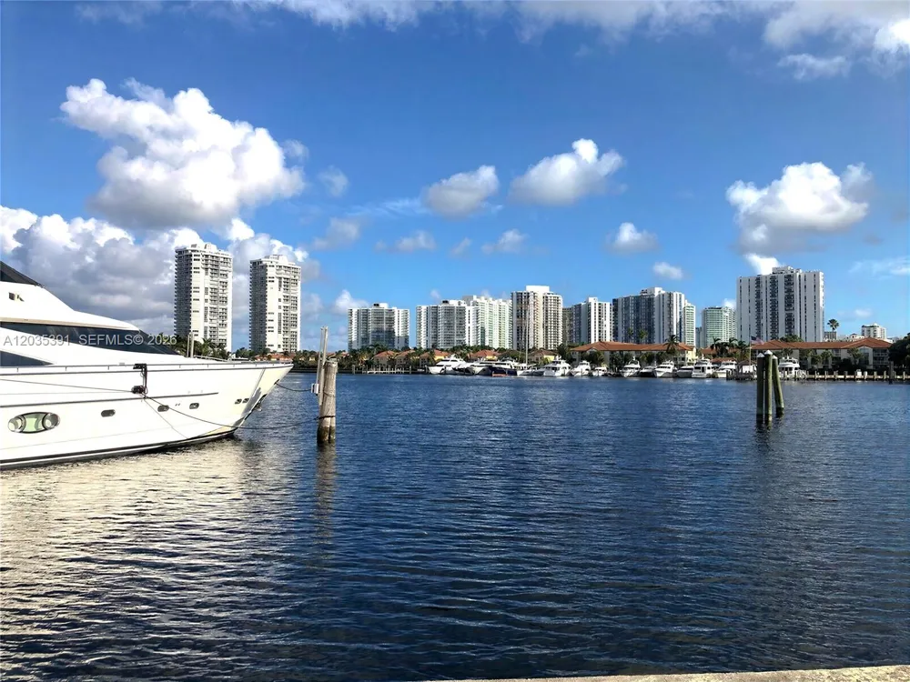 3610 Yacht Club Dr #312 Aventura, FL 33180