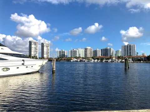 3610 Yacht Club Dr #312