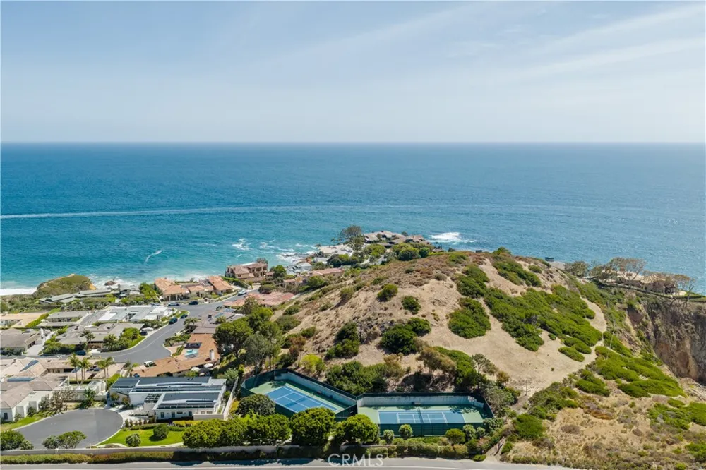 145 Irvine Cove Court Laguna Beach, CA 92651
