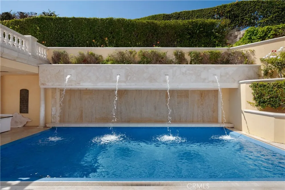 145 Irvine Cove Court Laguna Beach, CA 92651