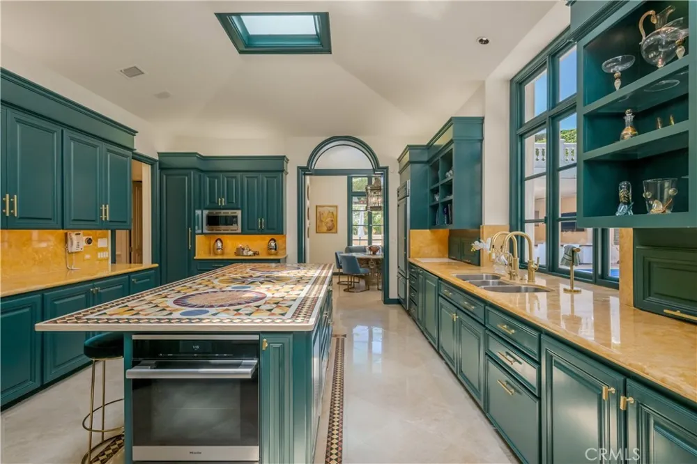 145 Irvine Cove Court Laguna Beach, CA 92651