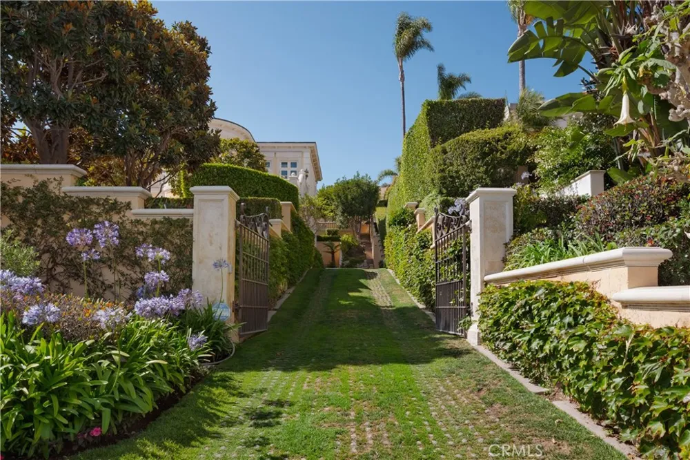 145 Irvine Cove Court Laguna Beach, CA 92651