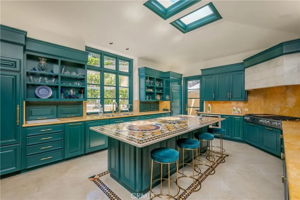 145 Irvine Cove Court Laguna Beach, CA 92651