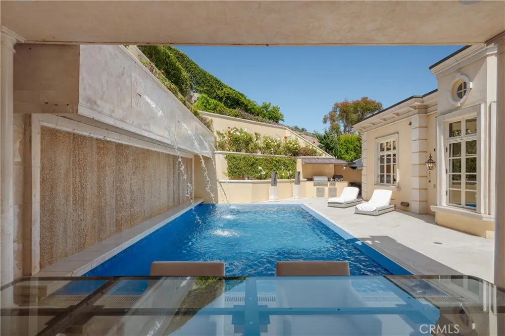 145 Irvine Cove Court Laguna Beach, CA 92651