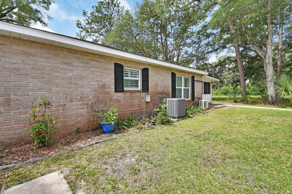 720 S HILL AVENUE #8B Deland, FL 32724