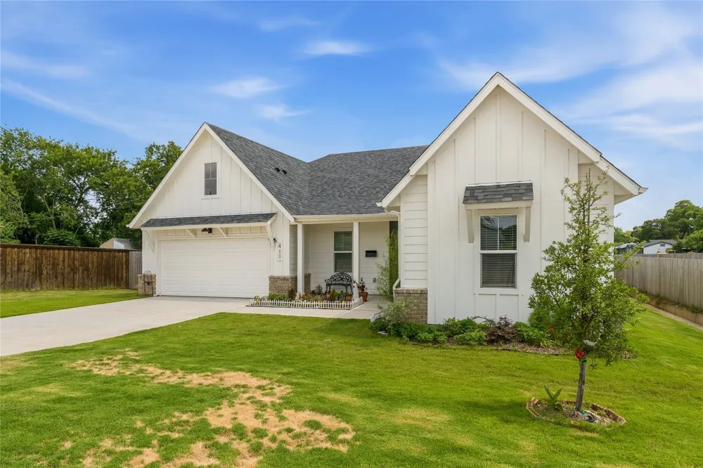 411 W Harwood Road Euless, TX 76039