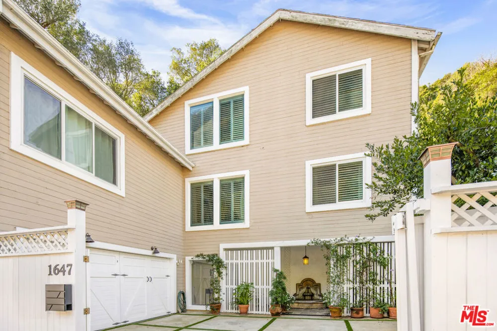 1647 Beverly Glen Boulevard Los Angeles, CA 90077