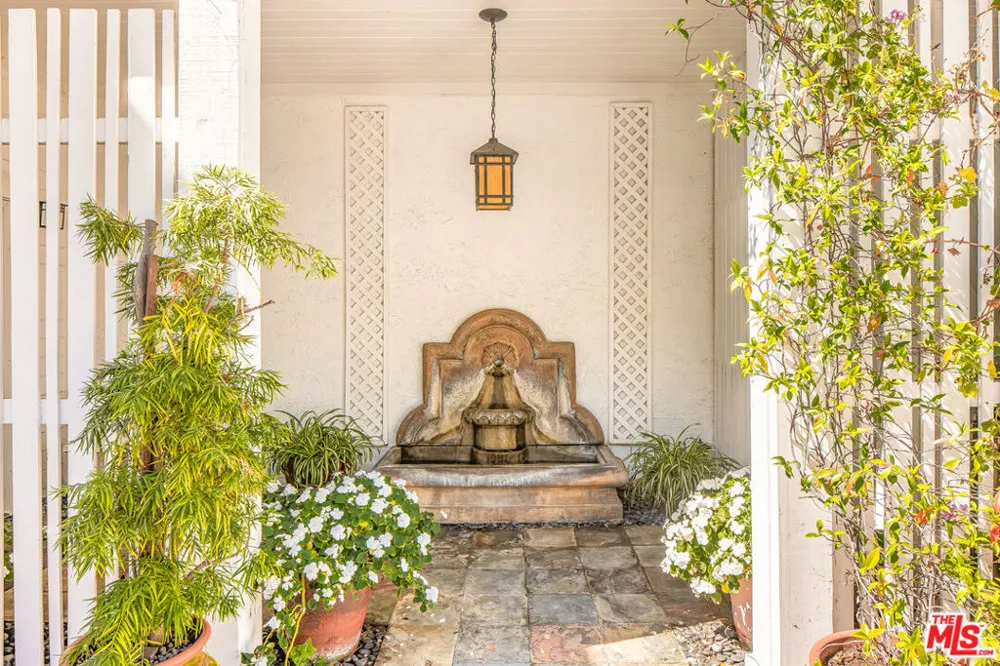 1647 Beverly Glen Boulevard Los Angeles, CA 90077
