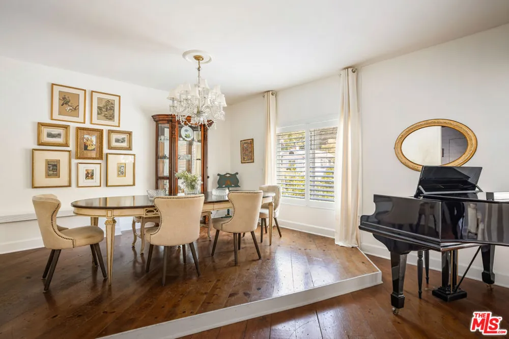 1647 Beverly Glen Boulevard Los Angeles, CA 90077