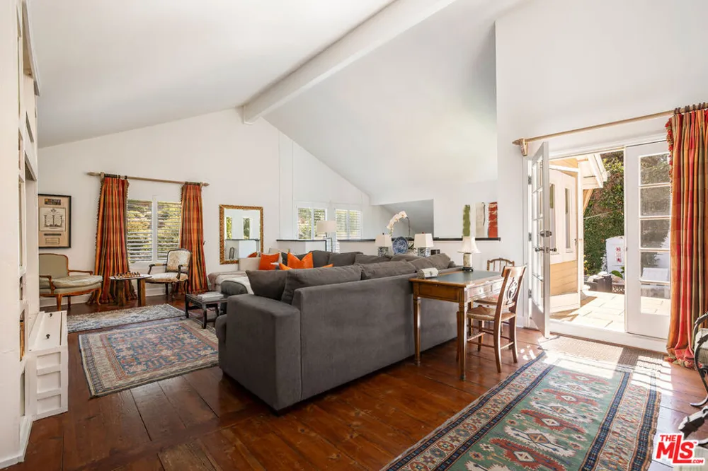 1647 Beverly Glen Boulevard Los Angeles, CA 90077