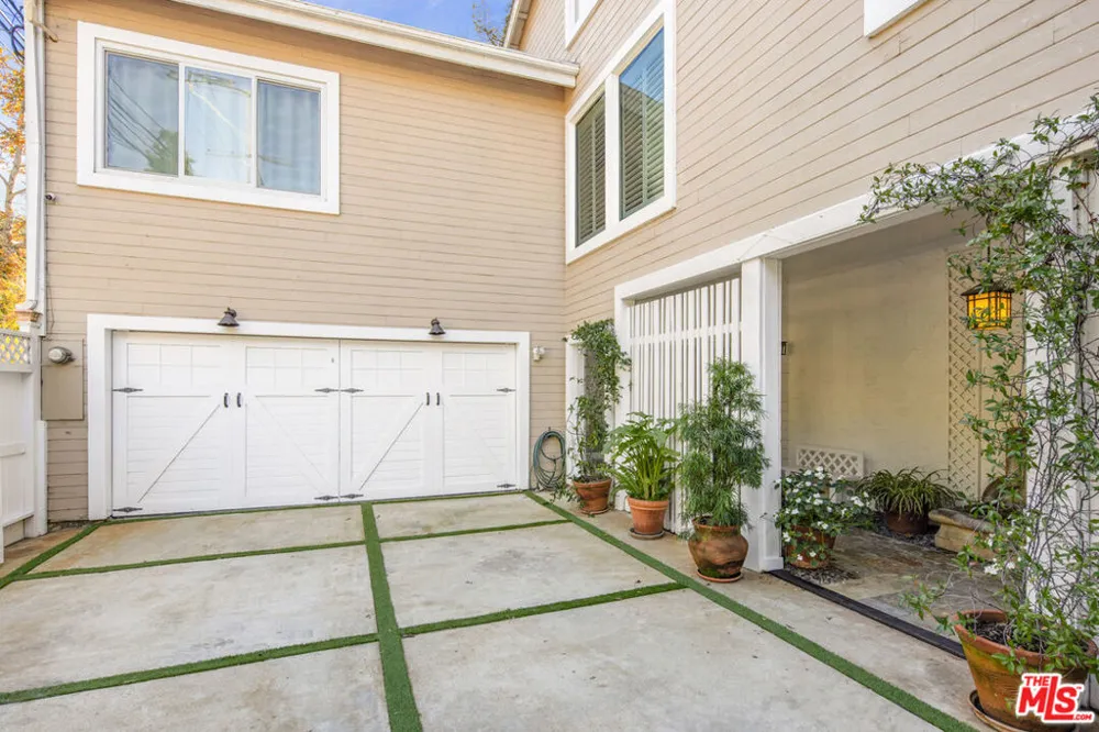 1647 Beverly Glen Boulevard Los Angeles, CA 90077