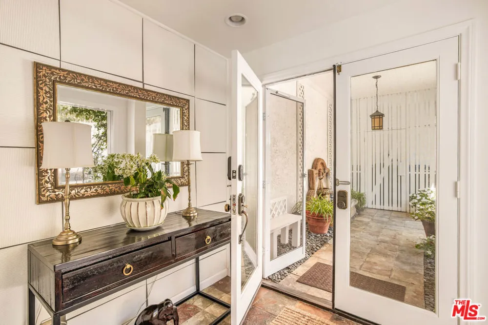 1647 Beverly Glen Boulevard Los Angeles, CA 90077
