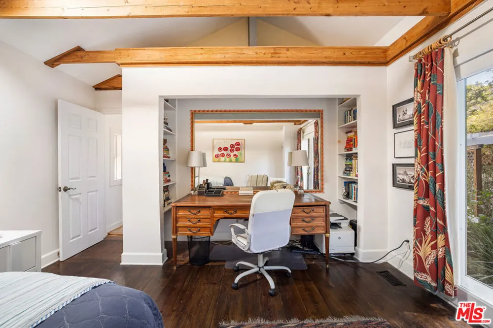 1647 Beverly Glen Boulevard Los Angeles, CA 90077