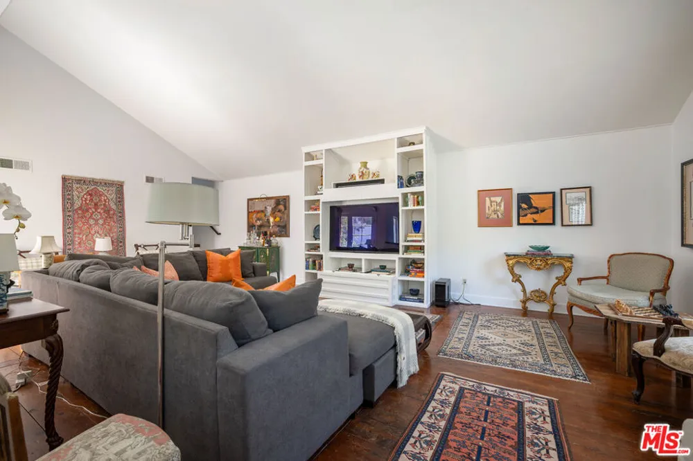 1647 Beverly Glen Boulevard Los Angeles, CA 90077